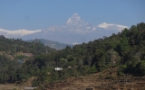 ヒマラヤの高峰が聳える任地の農村地帯