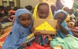 児童教室に参加する難民の子供