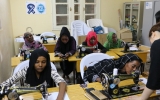 難民女性対象裁縫教室