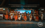 クエンカ町146周年記念を祝うステージでの伝統舞踊