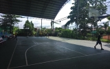 バスケットボールコートは屋外