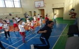 ダンスクラブの授業（右端：前任ボランティア）