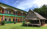 ギルマン小学校の外観です。右の建物で、文化の授業を行ったり、子供たちがおしゃべりしたります。