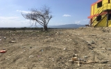 埋め立て地　過去の廃棄物が何層かある