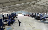 警察車両の修理工場(1)