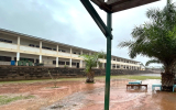 雨の日の学校