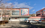 学校の正面入り口です